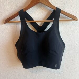 ON Black Sports Bra | Run On Clouds Performance Bra Size Medium